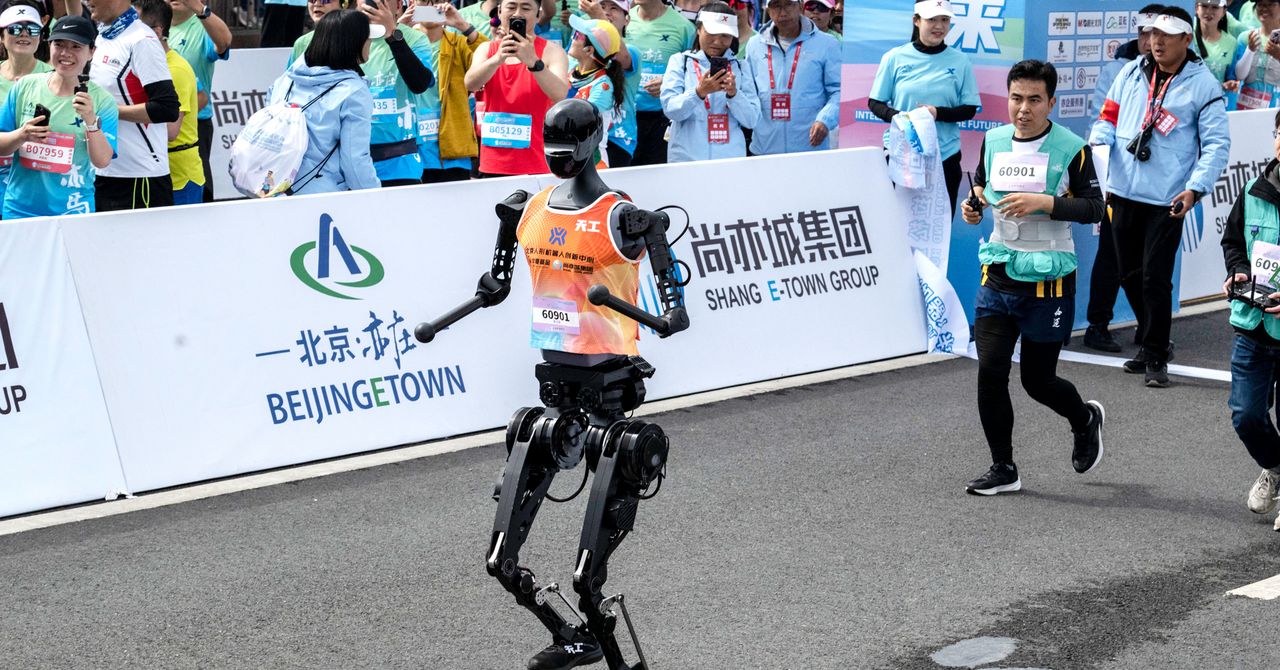 Stumbling and Overheating, Most Humanoid Robots Fail to Finish Half Marathon in Beijing