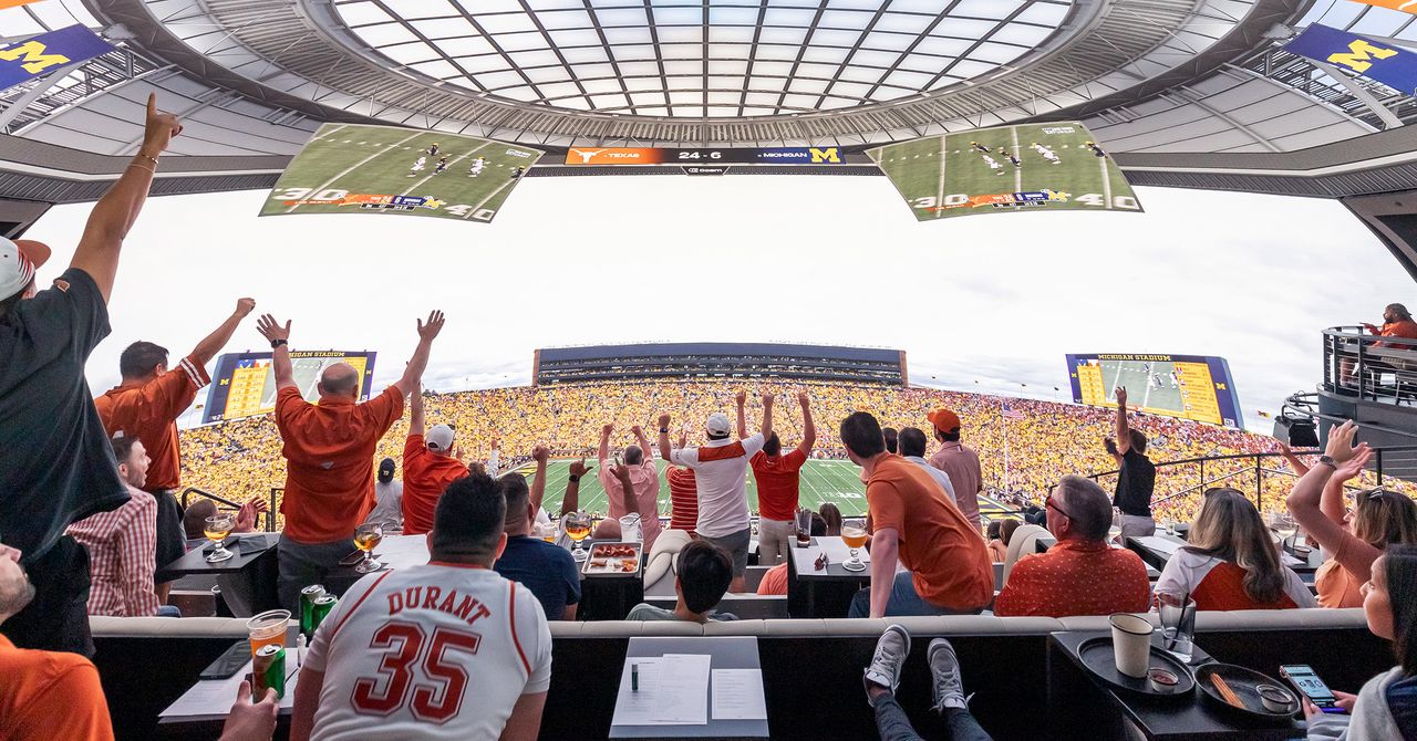This Massive Screen for Live Sports Puts You in the Best Seat in the Stadium