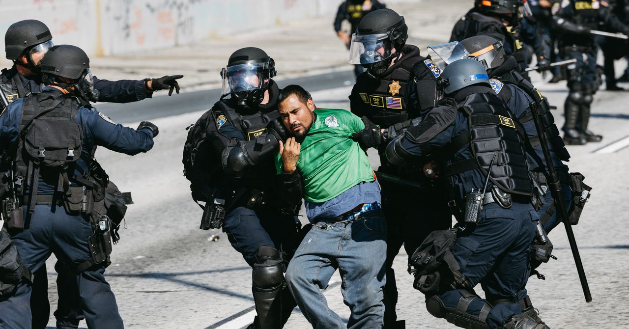 Social Media Is Now a DIY Alert System for ICE Raids