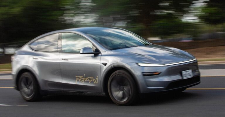 Texas Lawmakers Want More Control of the Tesla Robotaxis on Their Roads