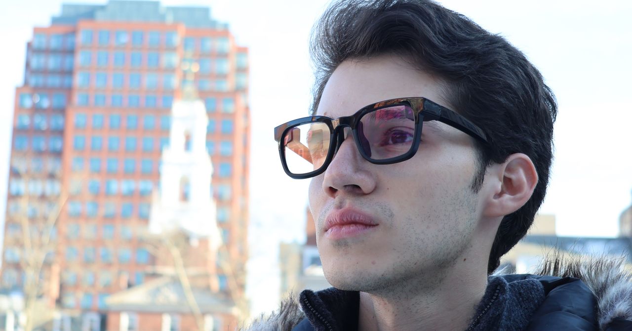 These Transcribing Eyeglasses Put Subtitles on the World