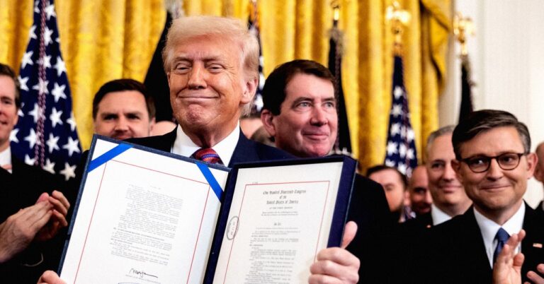 The Loophole Turning Stablecoins Into a Trillion-Dollar Fight