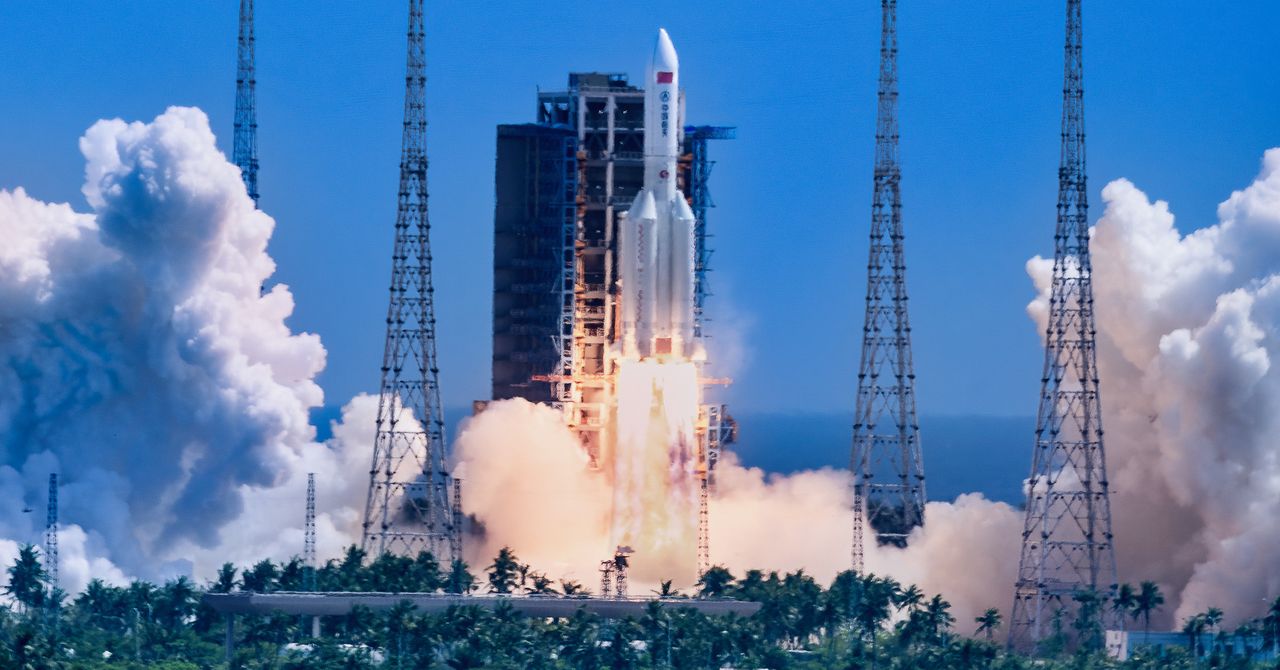 Taking These 50 Objects Out of Orbit Would Cut Danger From Space Junk in Half