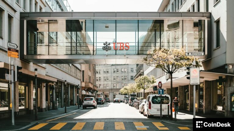 UBS, Chainlink Execute First Onchain Tokenized Fund Redemption in $100T Market